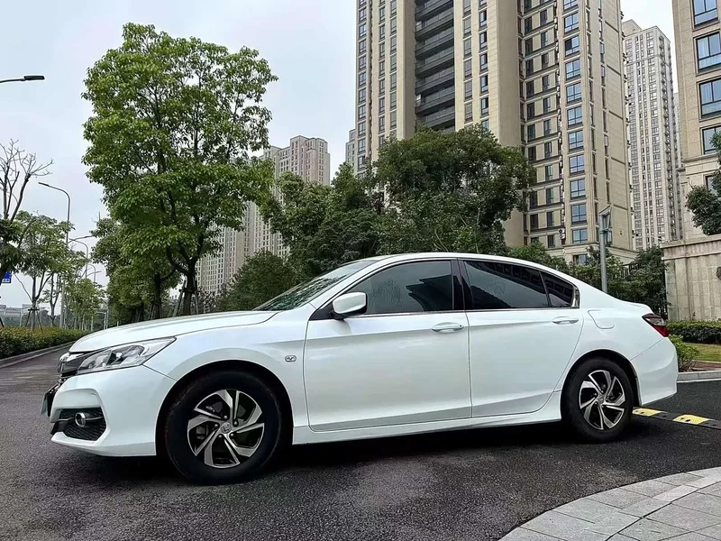 Honda Accord — фото 4