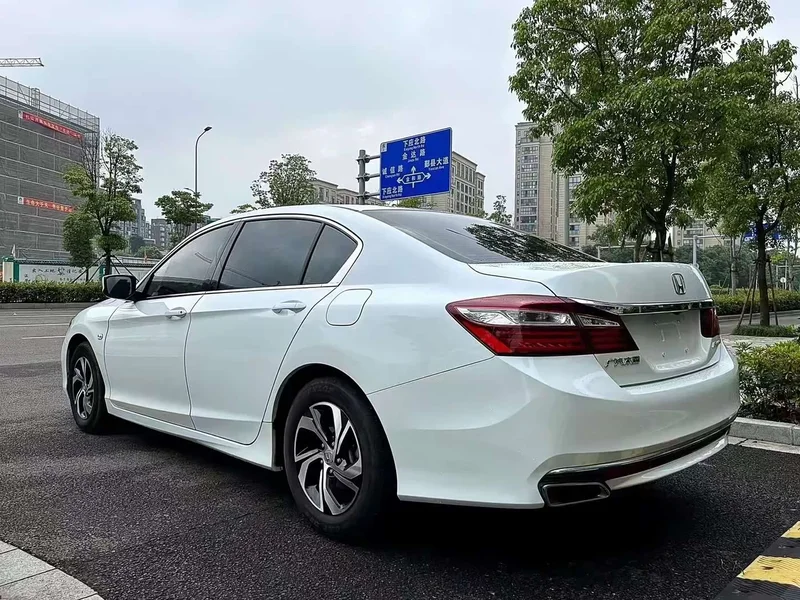 Honda Accord — фото 5