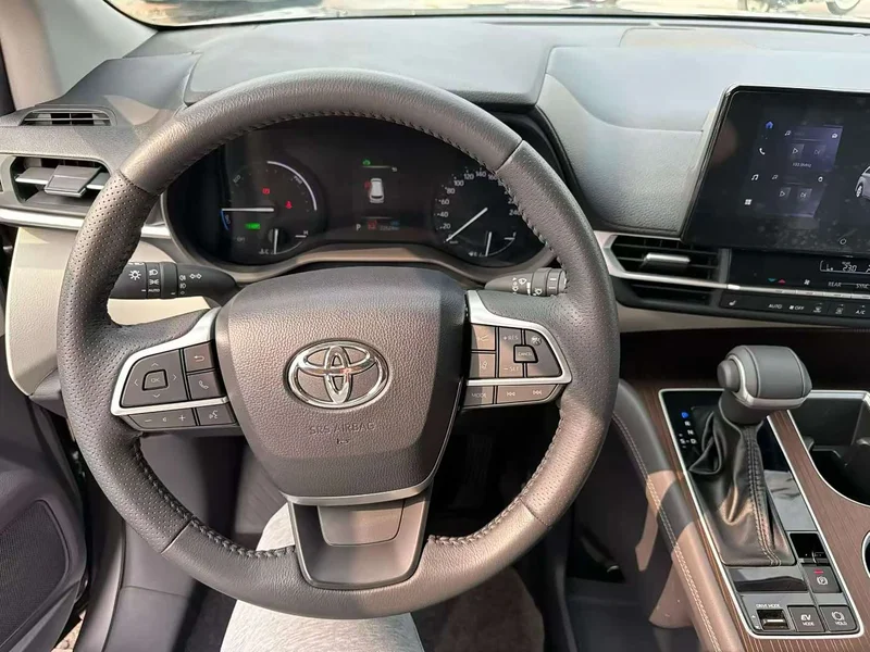 Toyota Sienna — фото 6