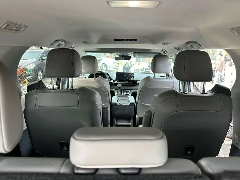Toyota Sienna — фото 8