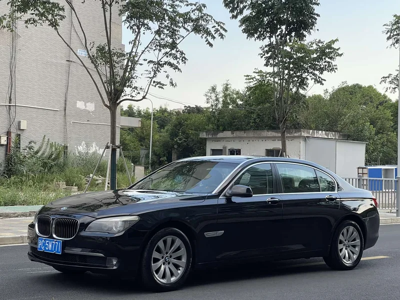 BMW 7-Series — фото 1