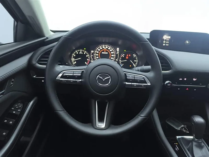Mazda 3 Axela — фото 15