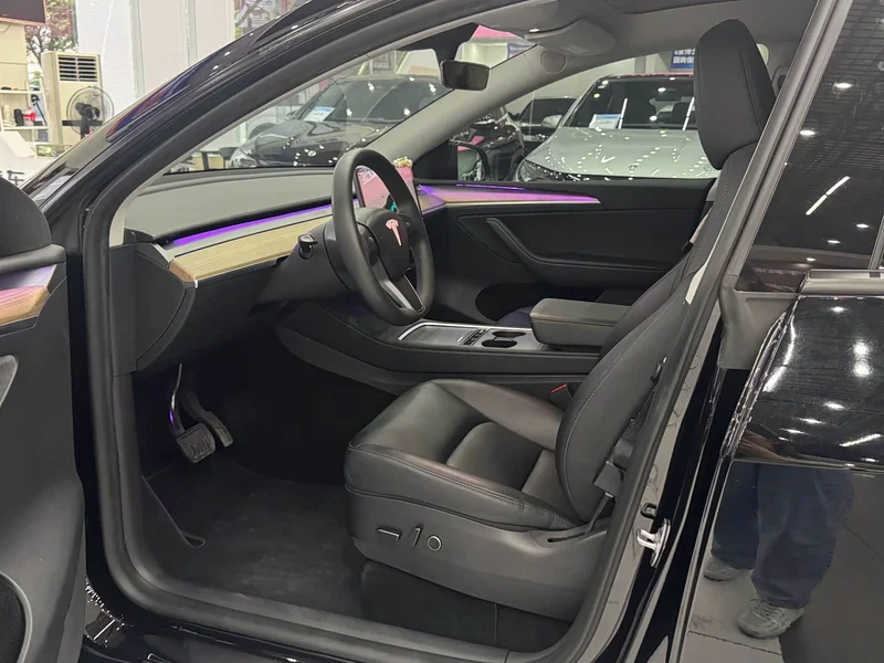 Tesla Model Y — фото 13