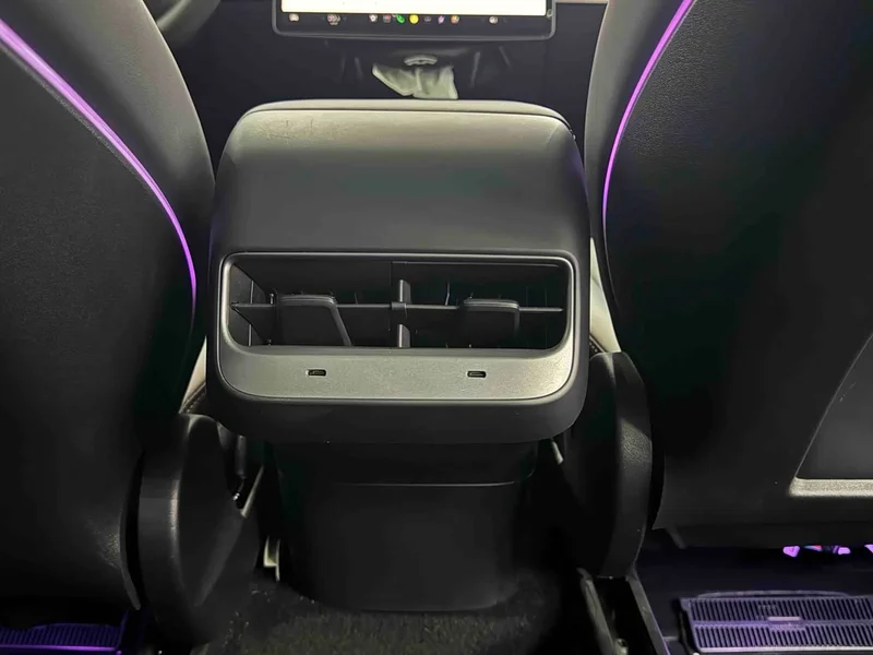 Tesla Model Y — фото 18