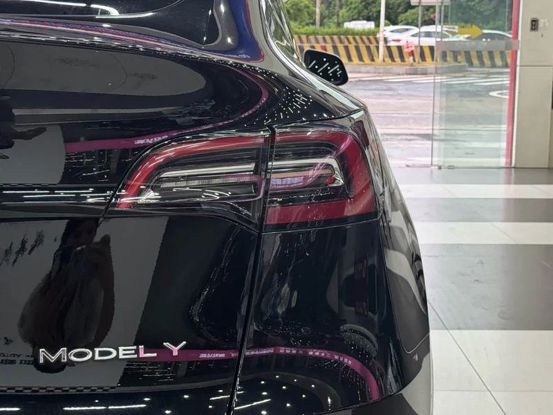 Tesla Model Y — фото 8