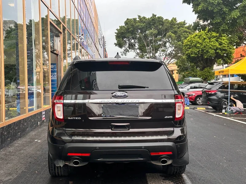 Ford Explorer — фото 12
