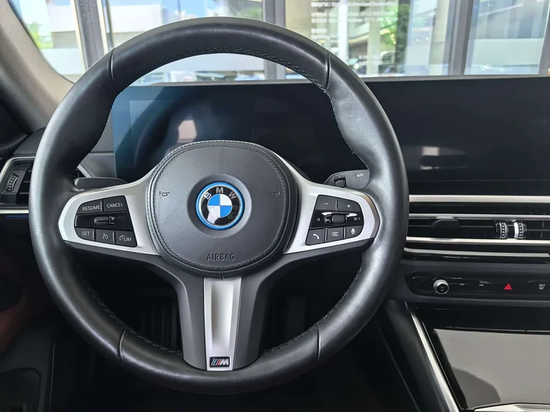 BMW i4 — фото 11
