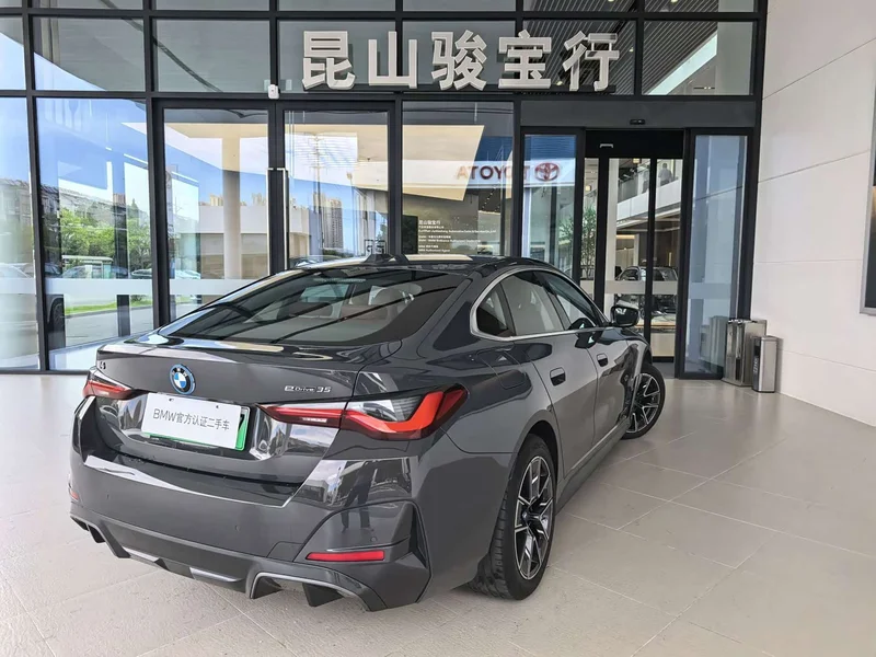 BMW i4 — фото 14