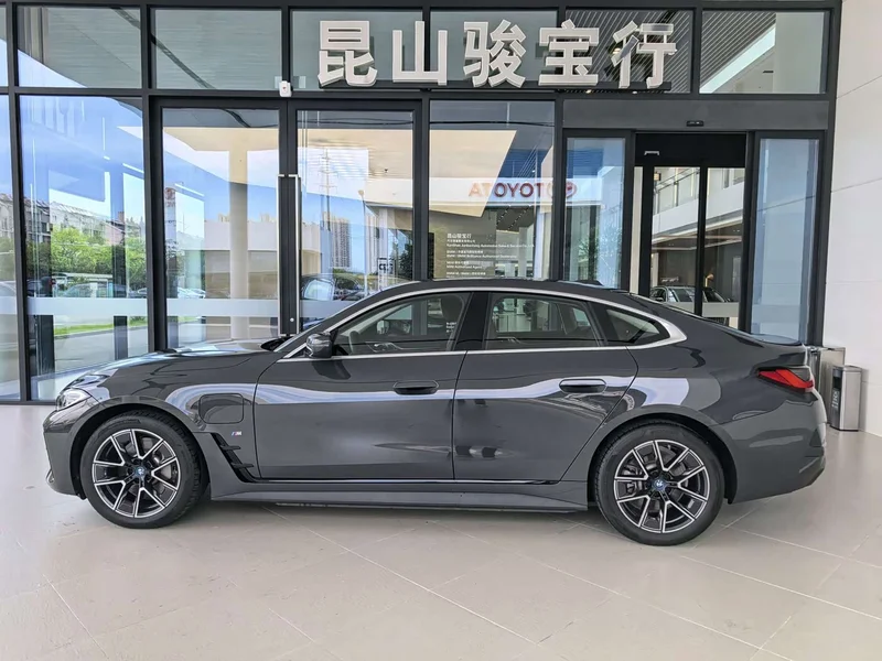 BMW i4 — фото 3