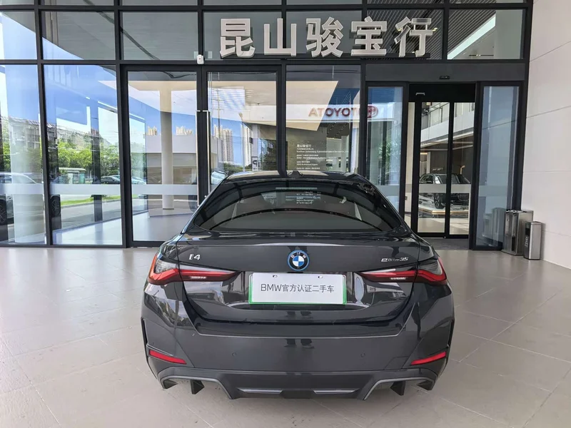 BMW i4 — фото 7