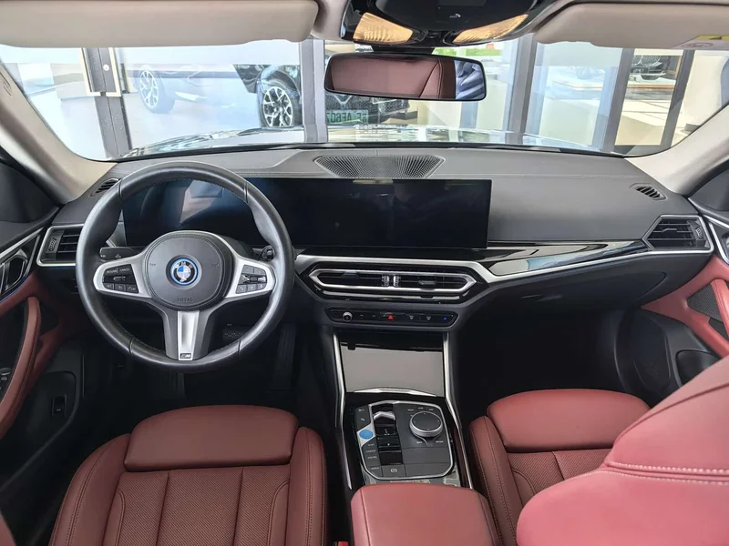 BMW i4 — фото 9