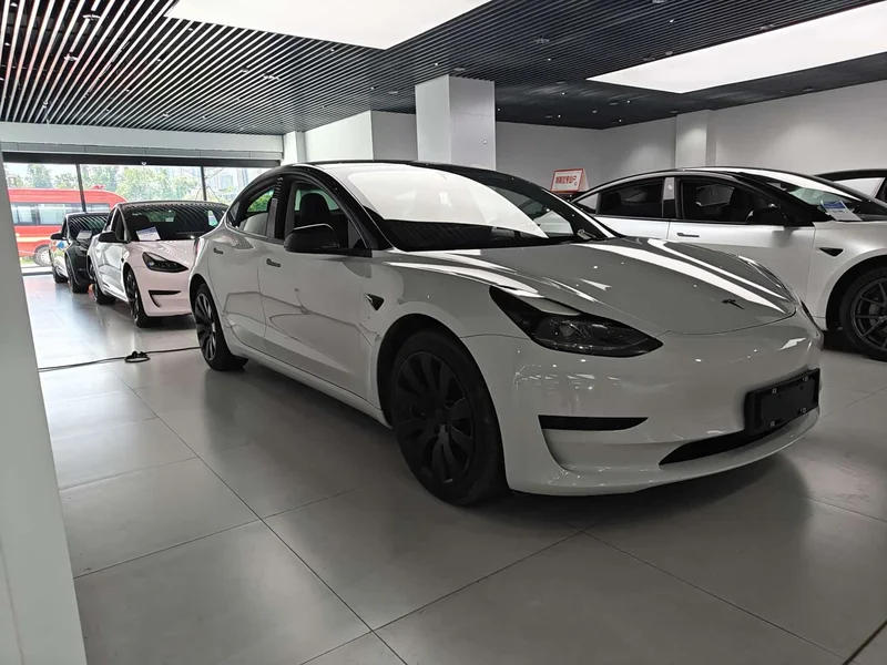 Tesla Model 3 — фото 3