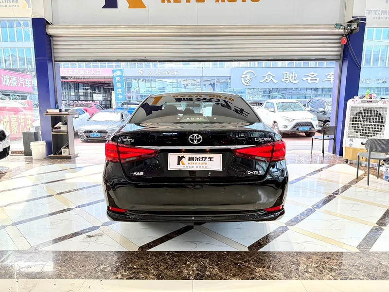 Toyota Crown — фото 14