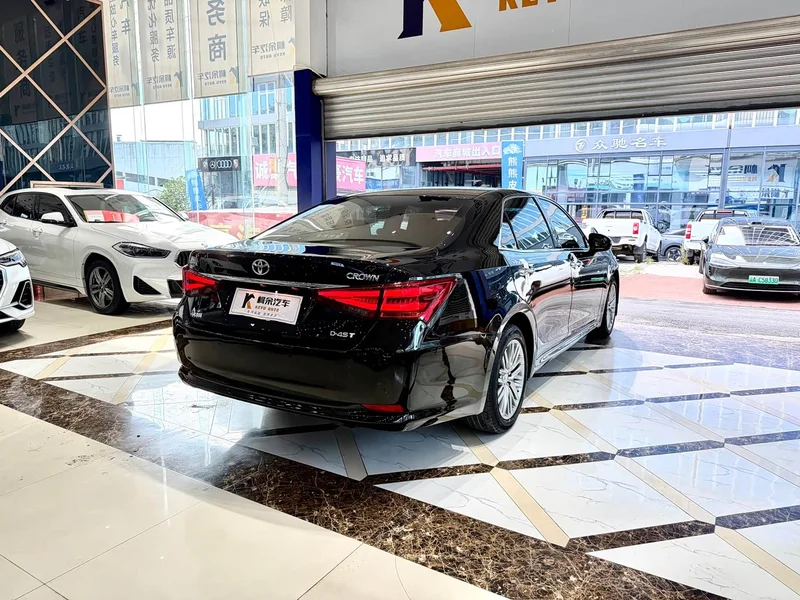 Toyota Crown — фото 15