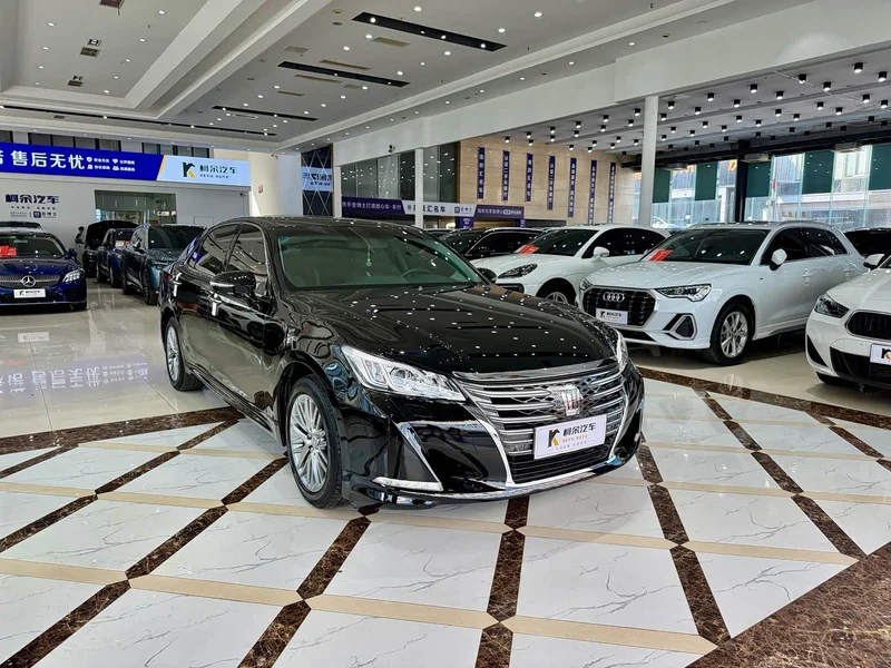 Toyota Crown — фото 4