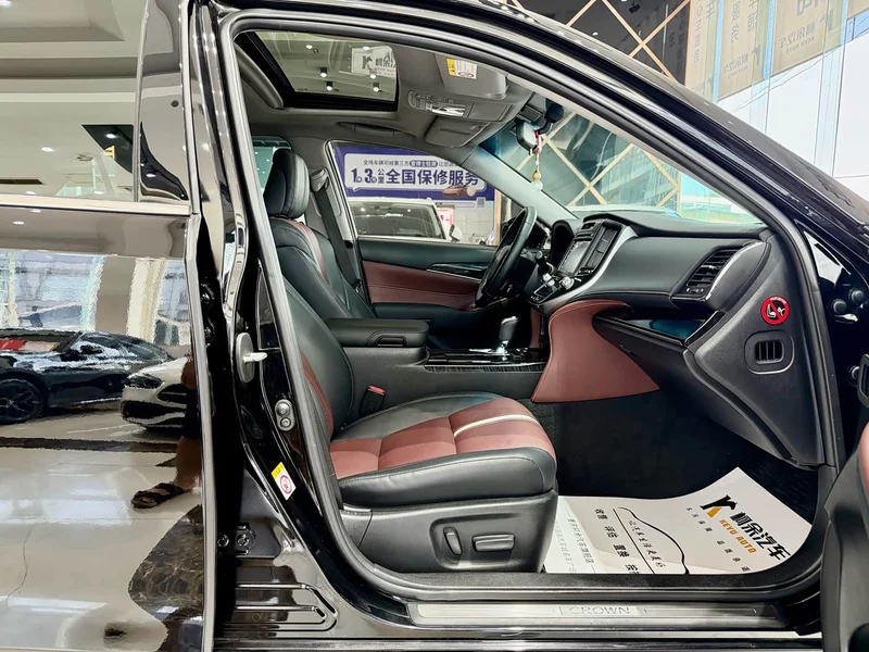 Toyota Crown — фото 10