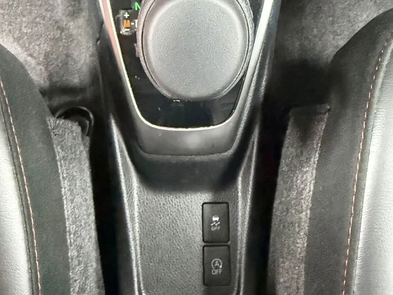 Toyota Yaris L — фото 11