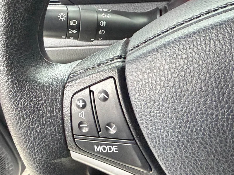 Toyota Yaris L — фото 12