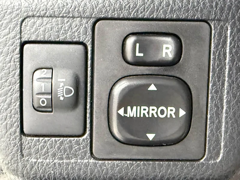 Toyota Yaris L — фото 14