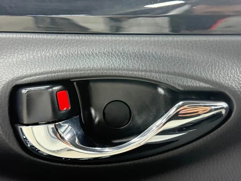 Toyota Yaris L — фото 15