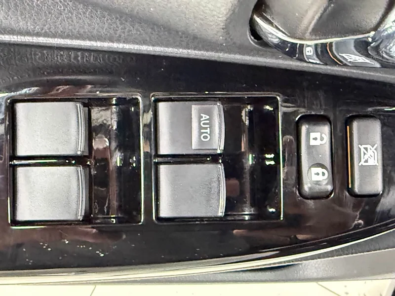 Toyota Yaris L — фото 16