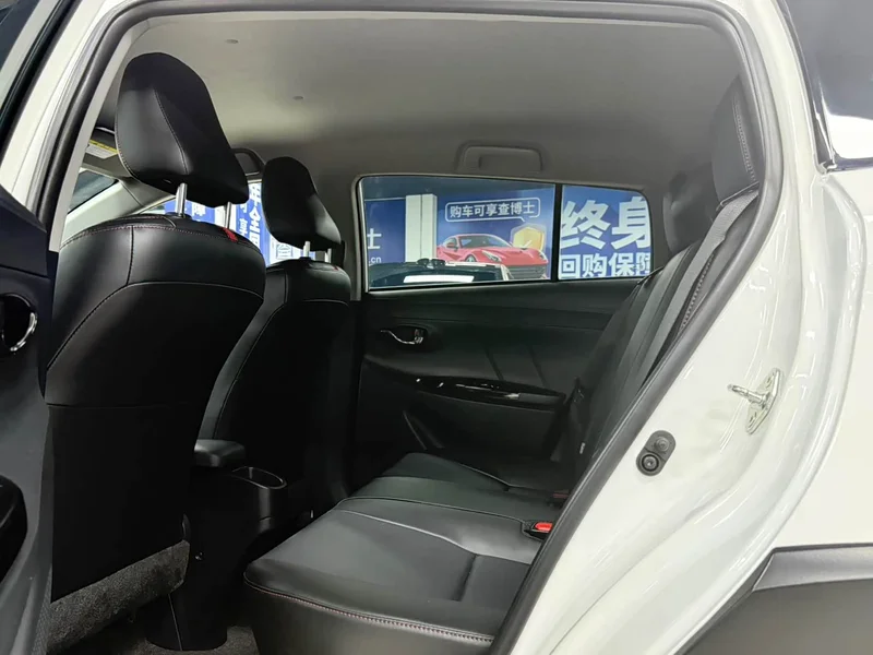Toyota Yaris L — фото 18