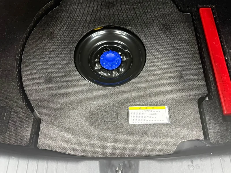 Toyota Yaris L — фото 22