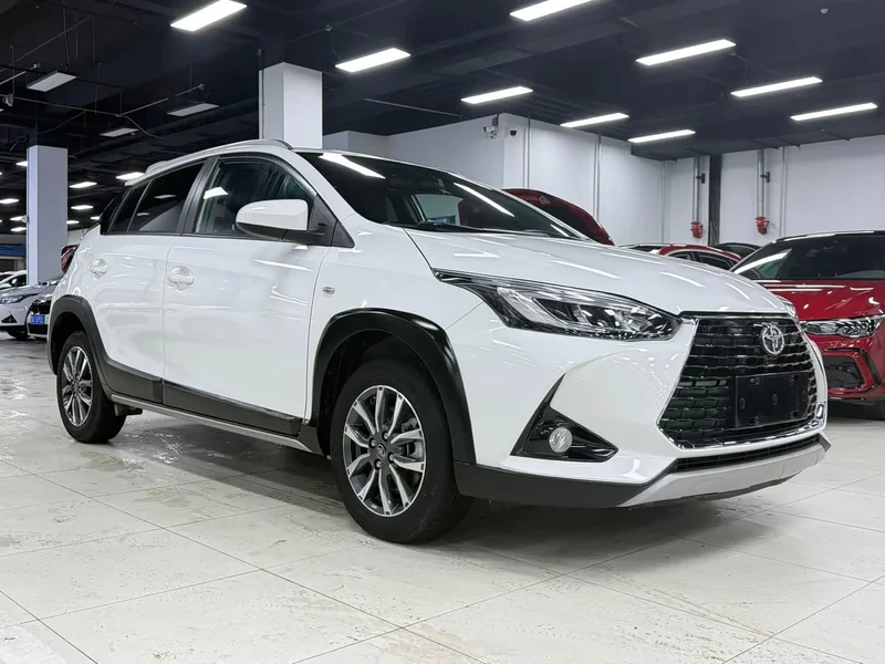 Toyota Yaris L — фото 4