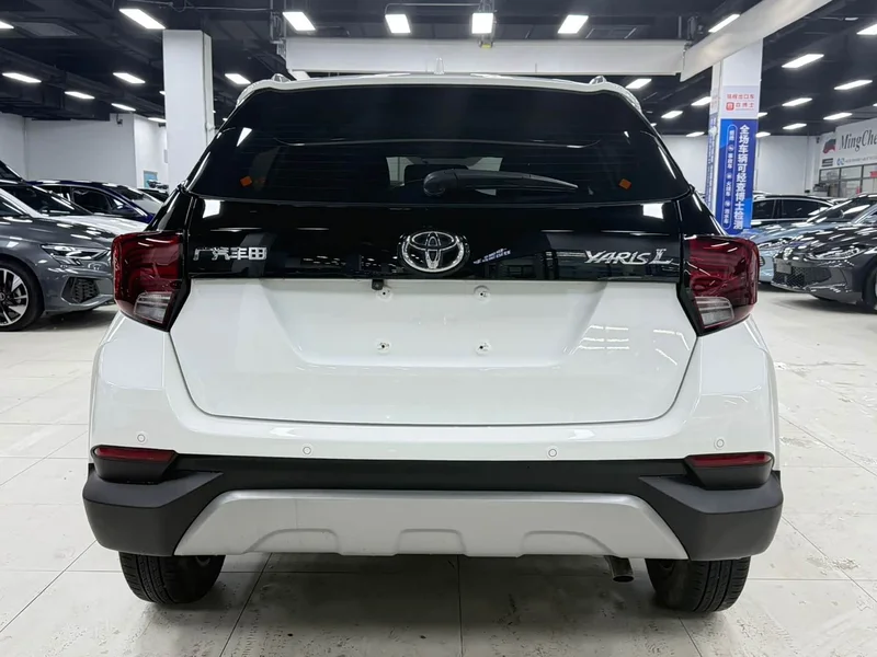 Toyota Yaris L — фото 6