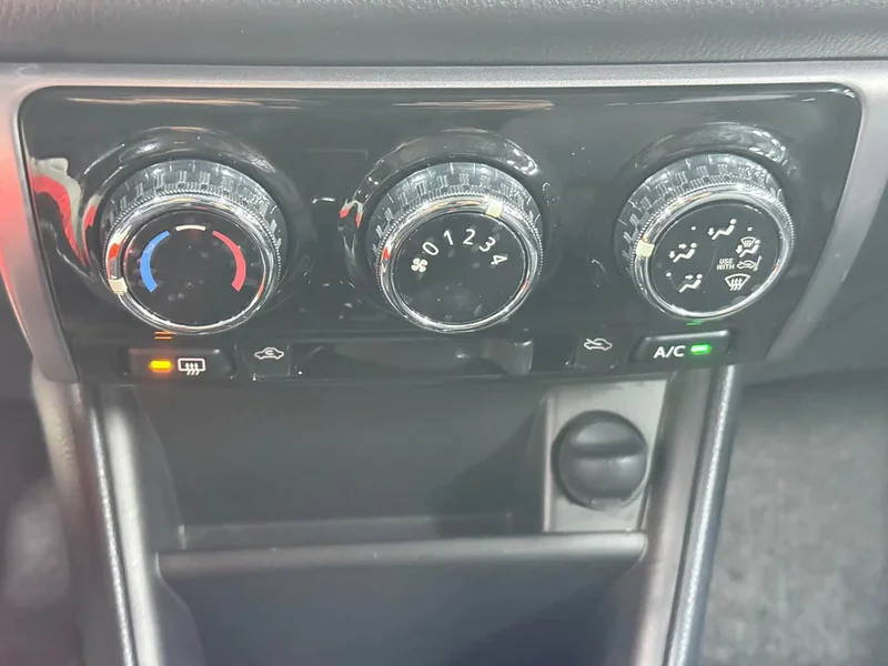 Toyota Yaris L — фото 10