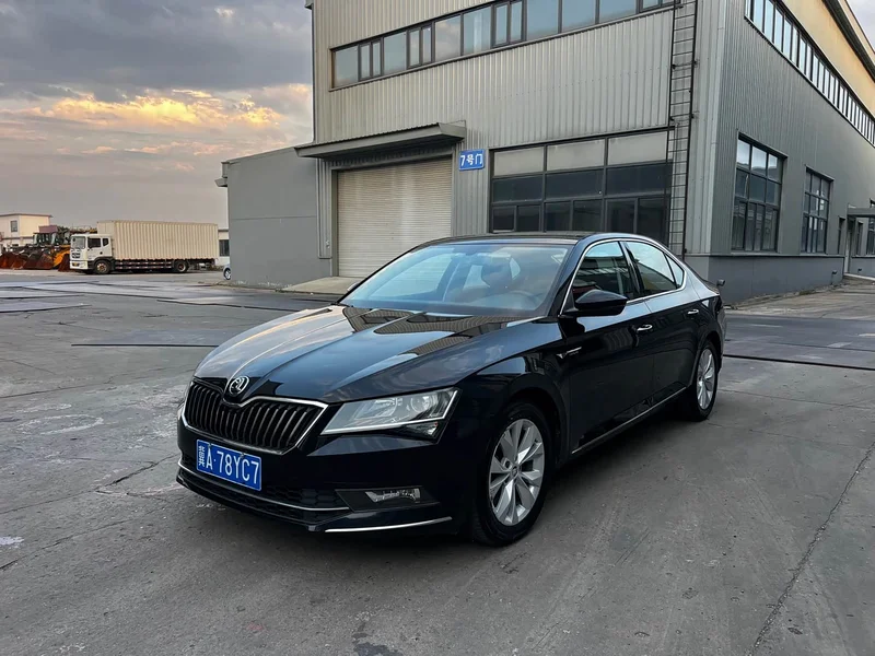 Skoda Superb — фото 1