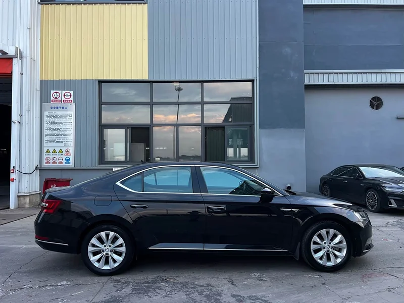Skoda Superb — фото 12