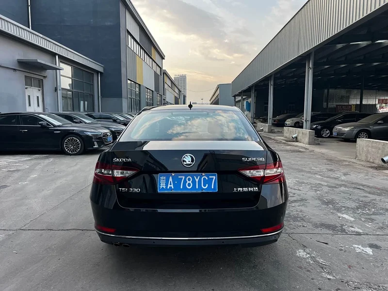 Skoda Superb — фото 15
