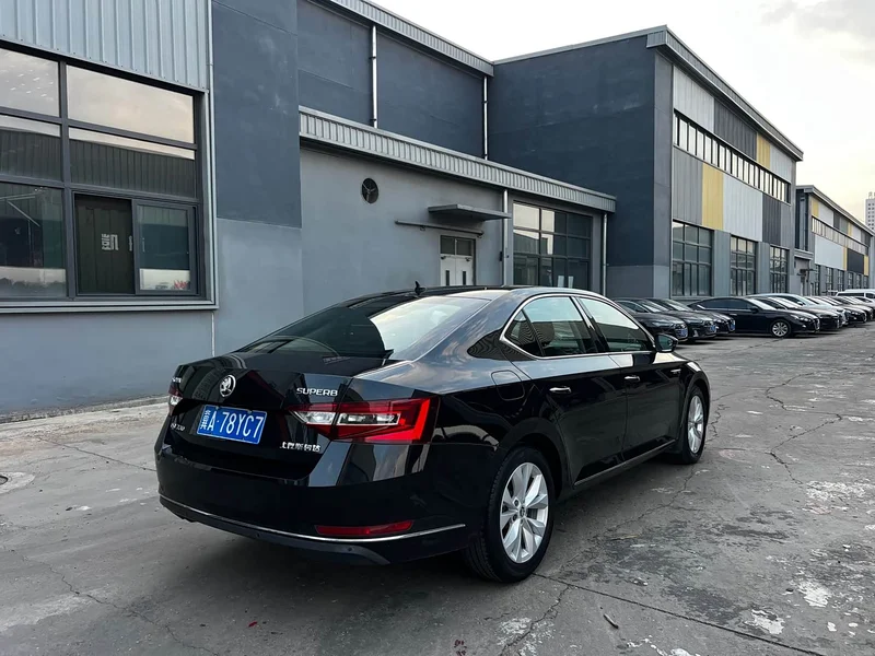 Skoda Superb — фото 16