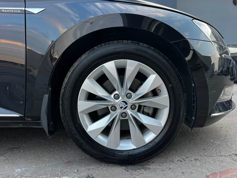 Skoda Superb — фото 17