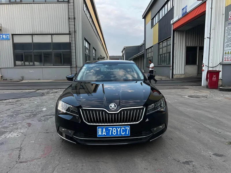 Skoda Superb — фото 2