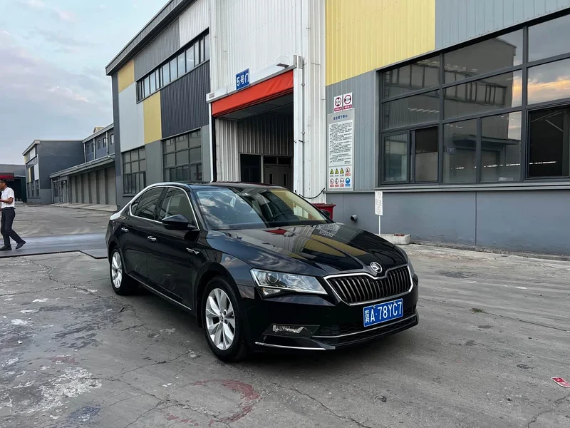 Skoda Superb — фото 3