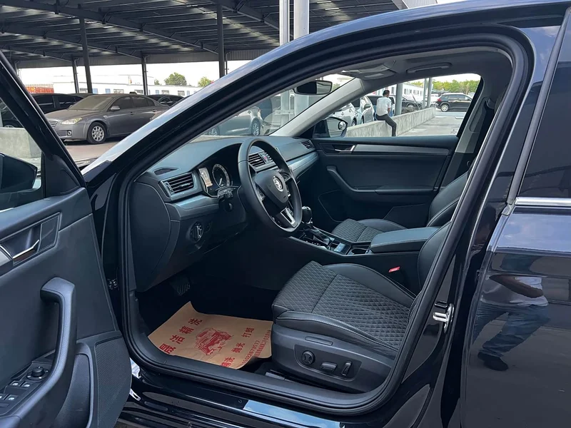Skoda Superb — фото 4