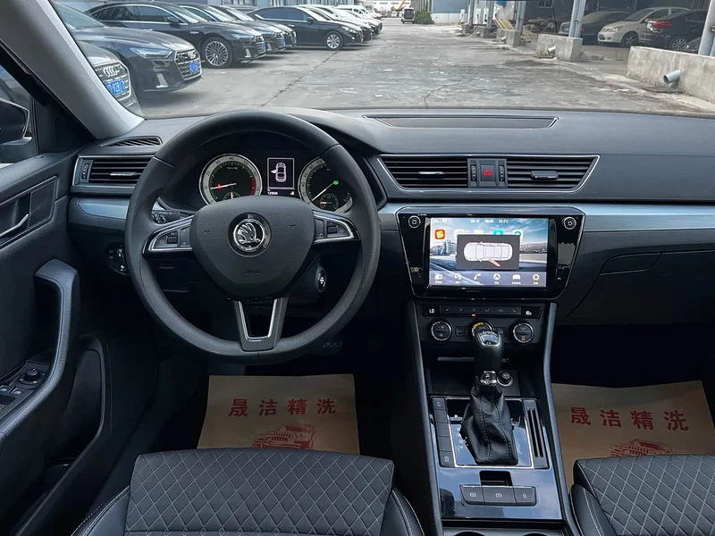 Skoda Superb — фото 6