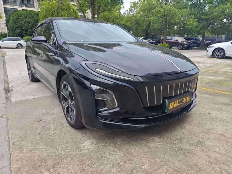 Hongqi E-QM5