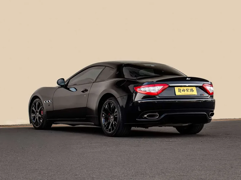Maserati GranTurismo — фото 15