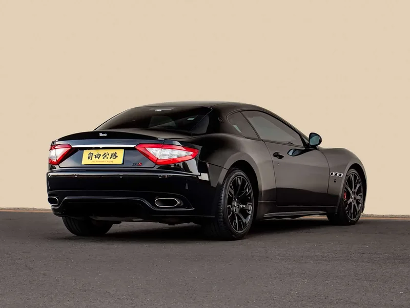 Maserati GranTurismo — фото 17