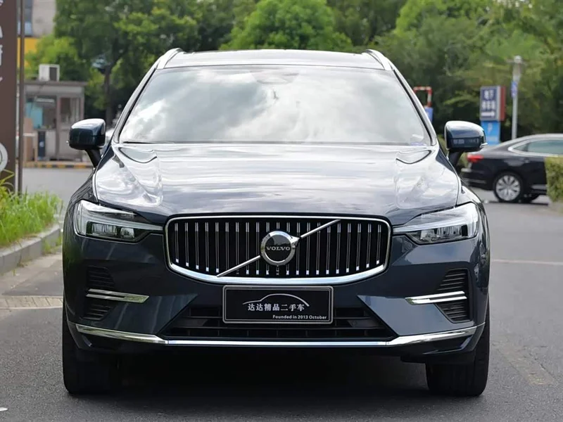Volvo XC60 — фото 1