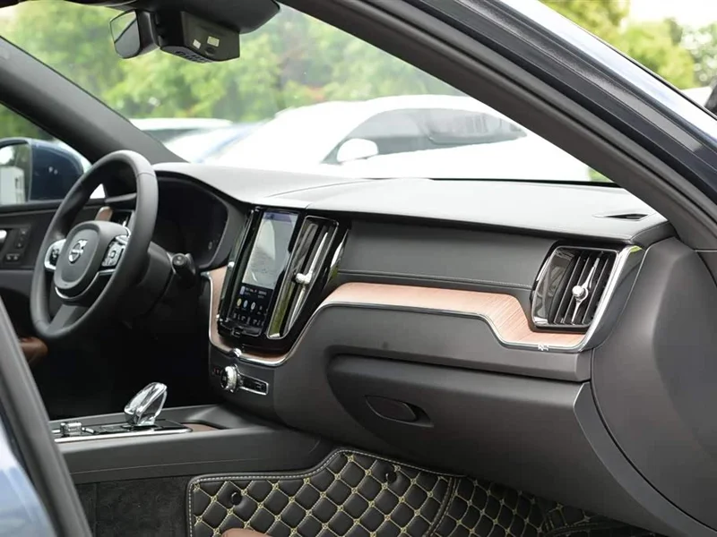 Volvo XC60 — фото 13