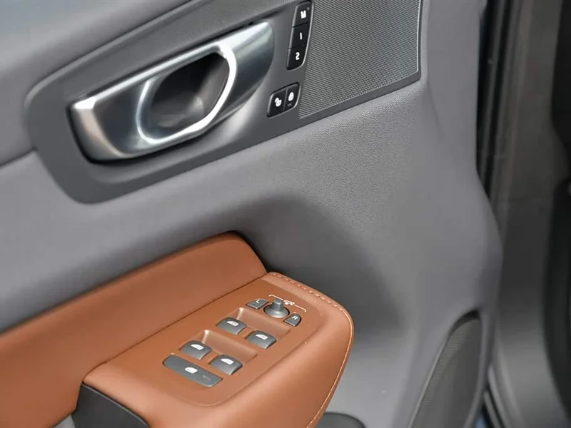 Volvo XC60 — фото 15