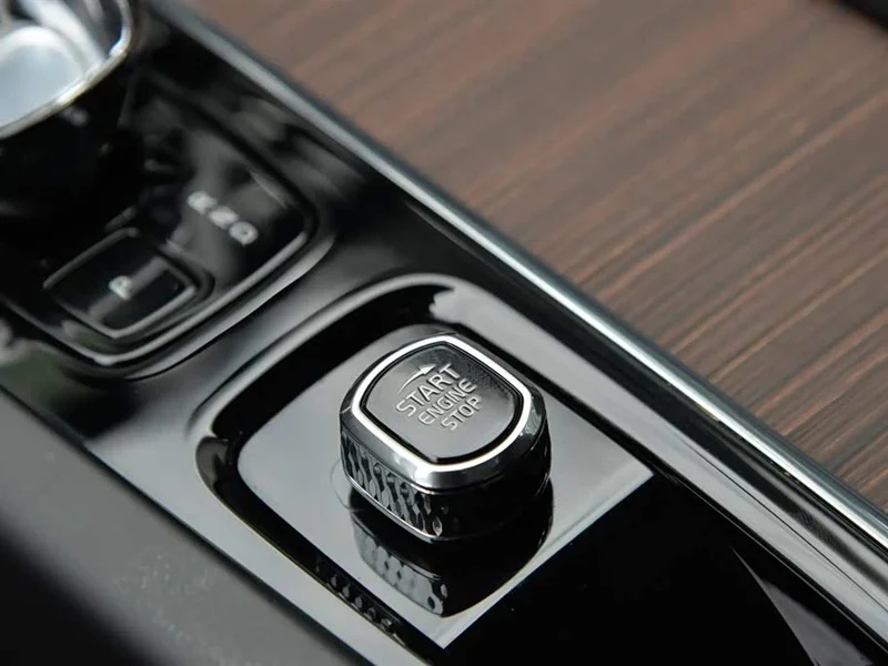 Volvo XC60 — фото 16