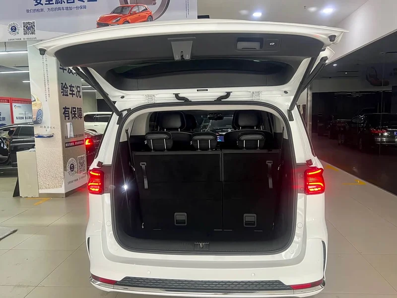 Roewe iMAX8 — фото 16