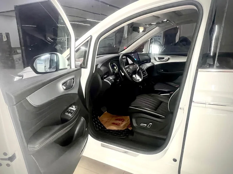 Roewe iMAX8 — фото 9