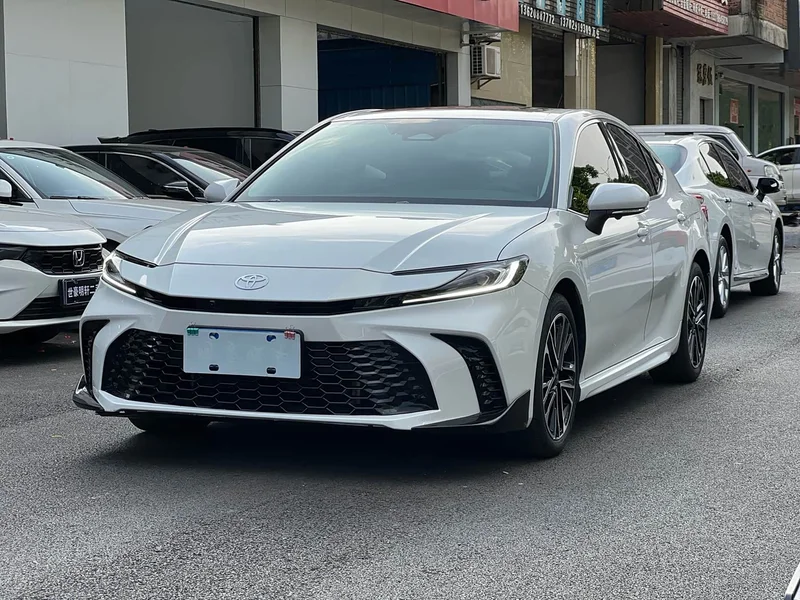 Toyota Camry — фото 3