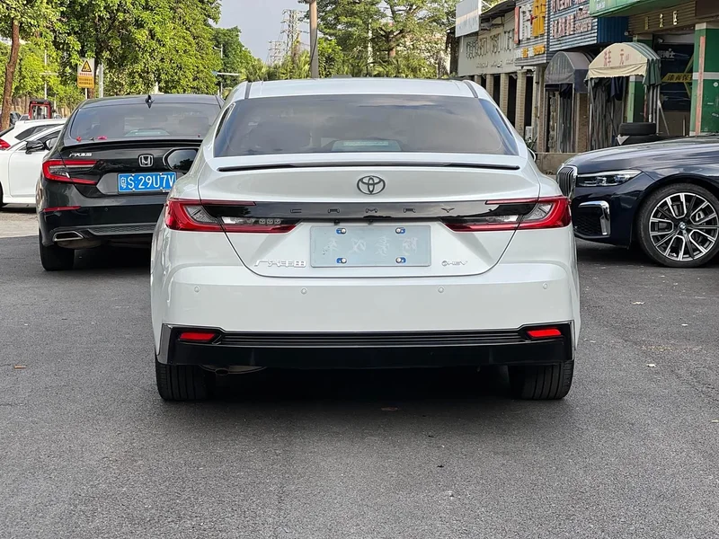 Toyota Camry — фото 8